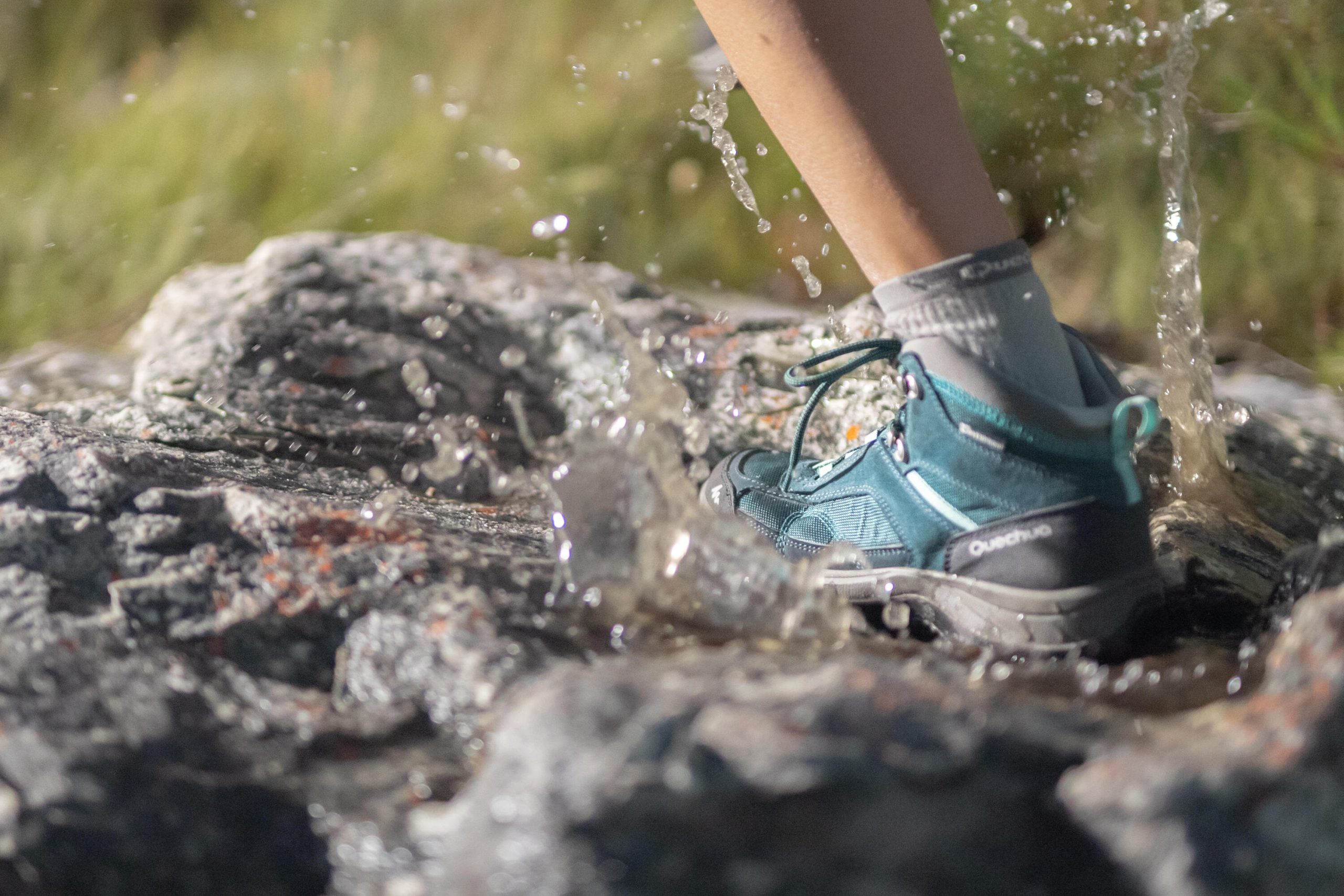 Quechua Women's MH100 Waterproof Mid Hiking Shoes - Image 9