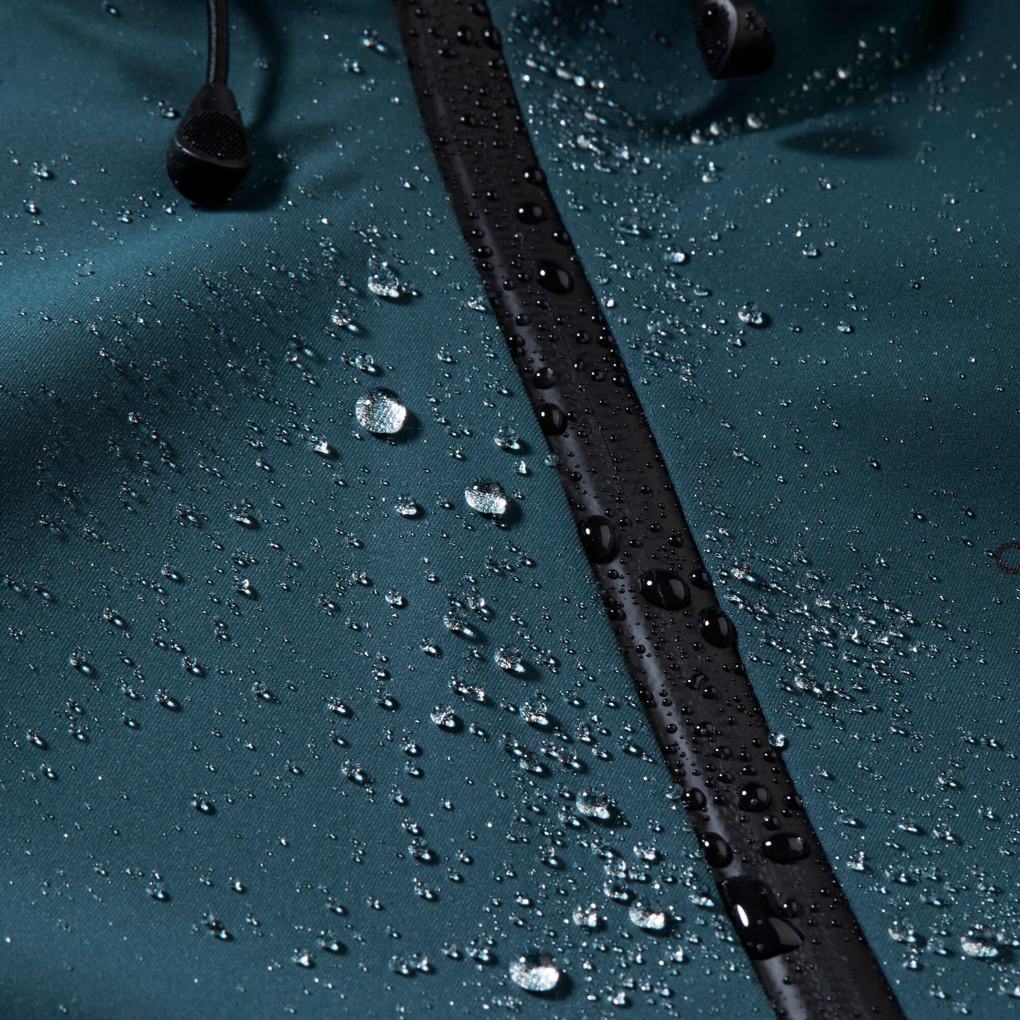 Quechua Women's MH500 Lightweight Waterproof Hiking Jacket - Image 3